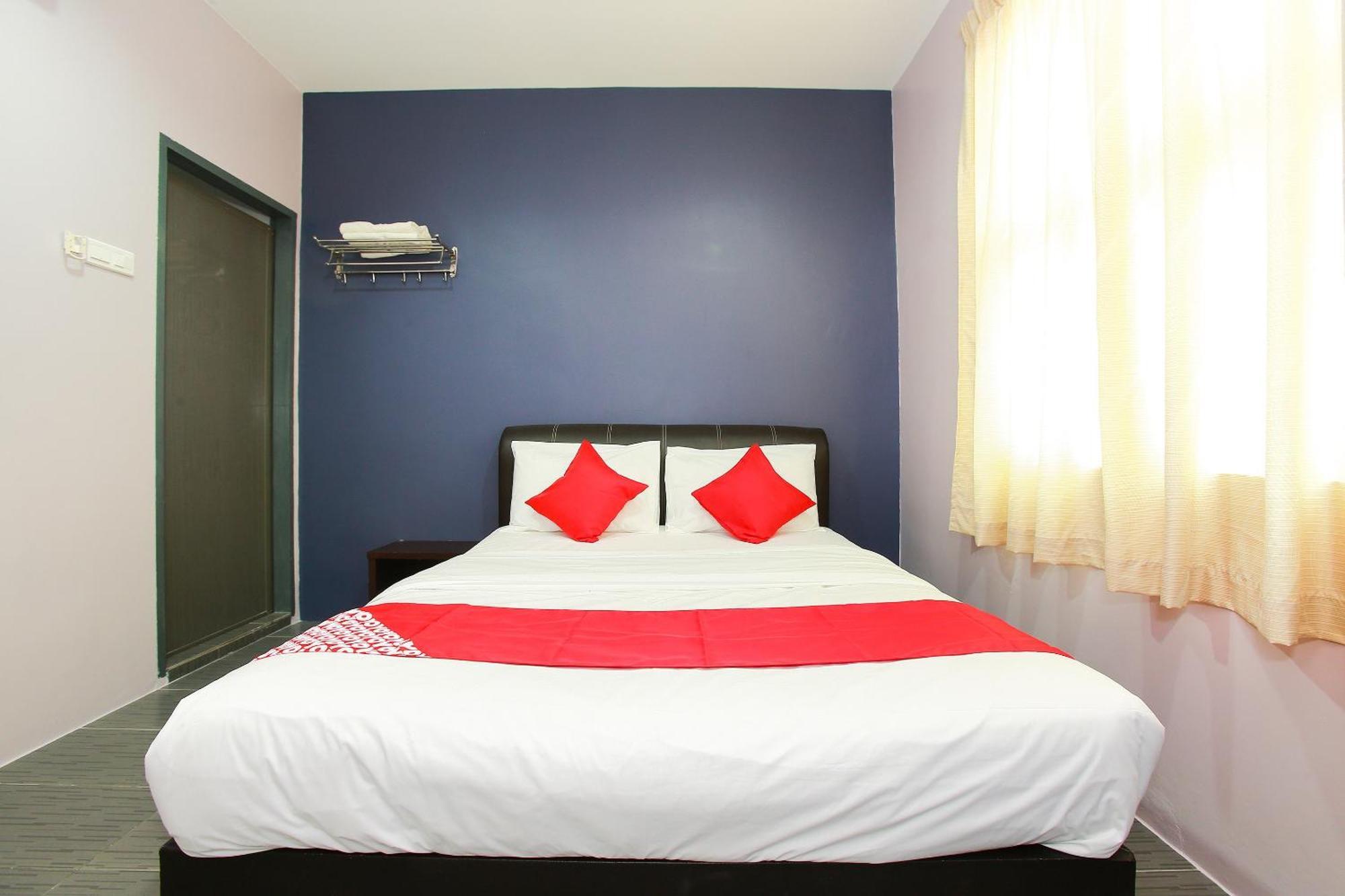 Oyo 89332 De Hotel Teluk Intan Exterior foto