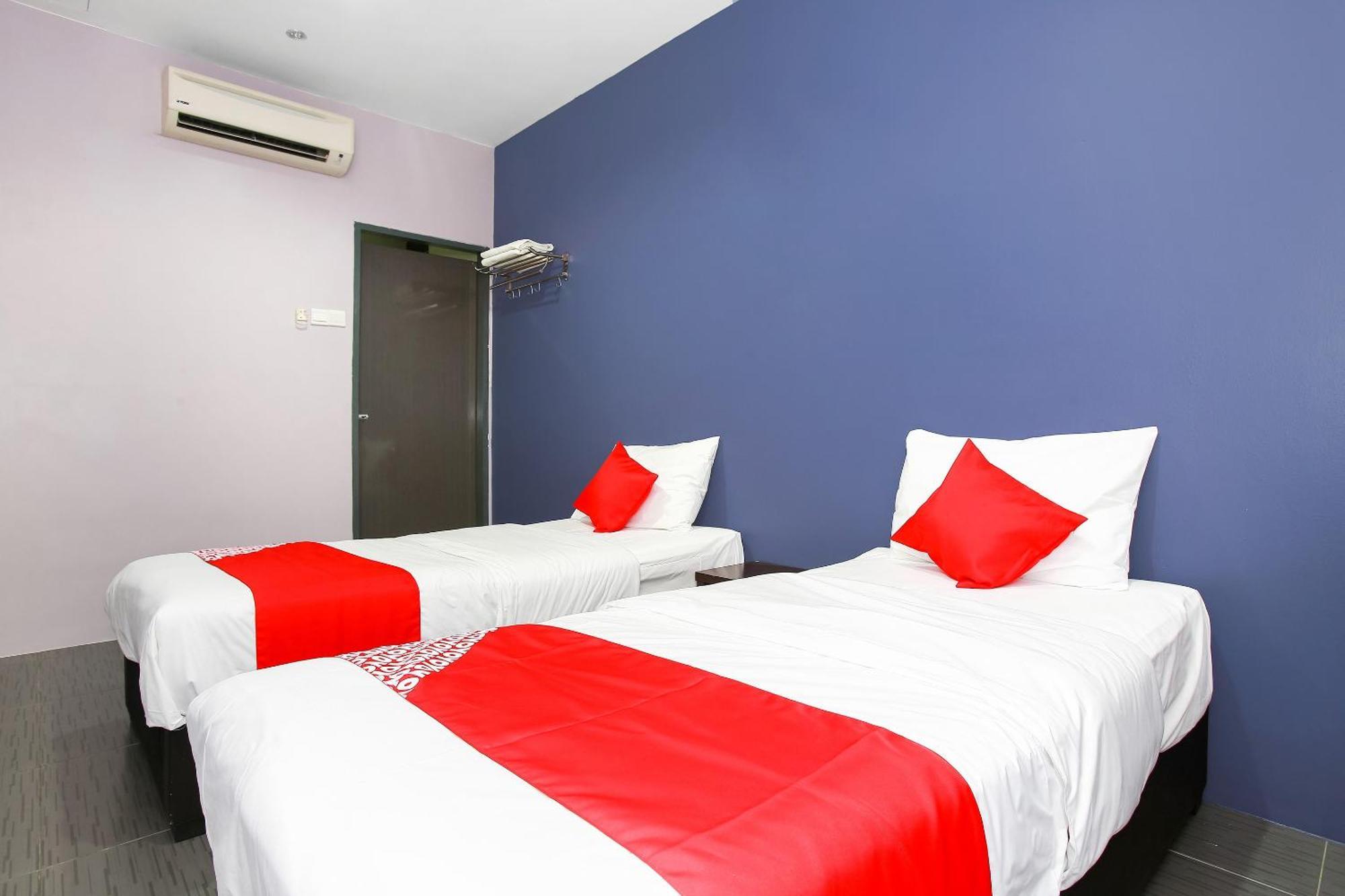 Oyo 89332 De Hotel Teluk Intan Exterior foto